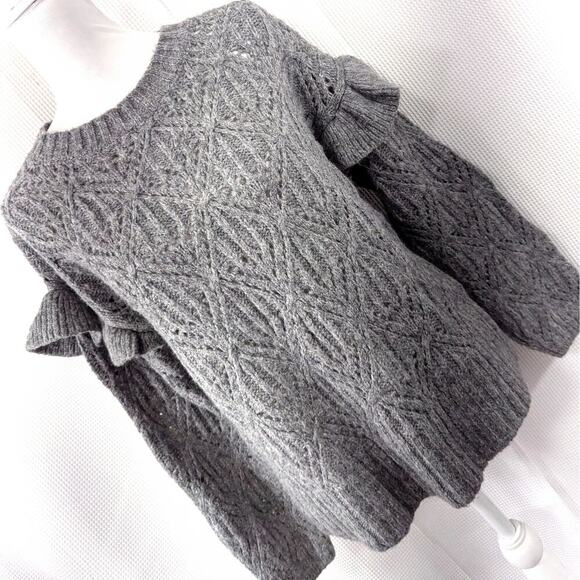 OLD NAVY! SWEET WOOL BLEND, DOVE GRAY RUFFLED SHOULDER SWEATER! SZ M - Picture 8 of 8